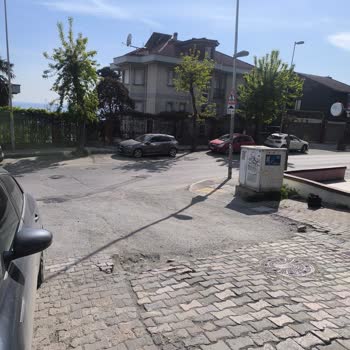 Avcılar Ceyhan Sokakta Tekrarlanan Yol Çökmesi Güvenliği Tehlikeye Atıyor