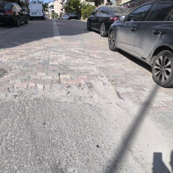 İstanbul Avcılar Ceyhan Sokakta Tekrarlayan Yol Çökmesi Ve Acil Kalıcı Onarım Talebi