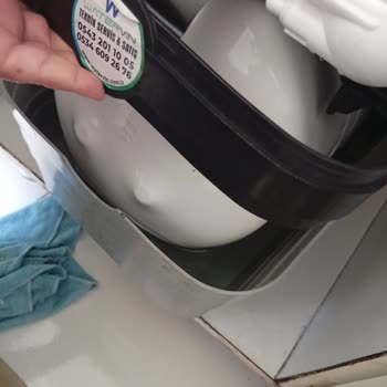 Depo Sızıntısı Mutfak Dolabını Şişirdi, Servis Yetersiz