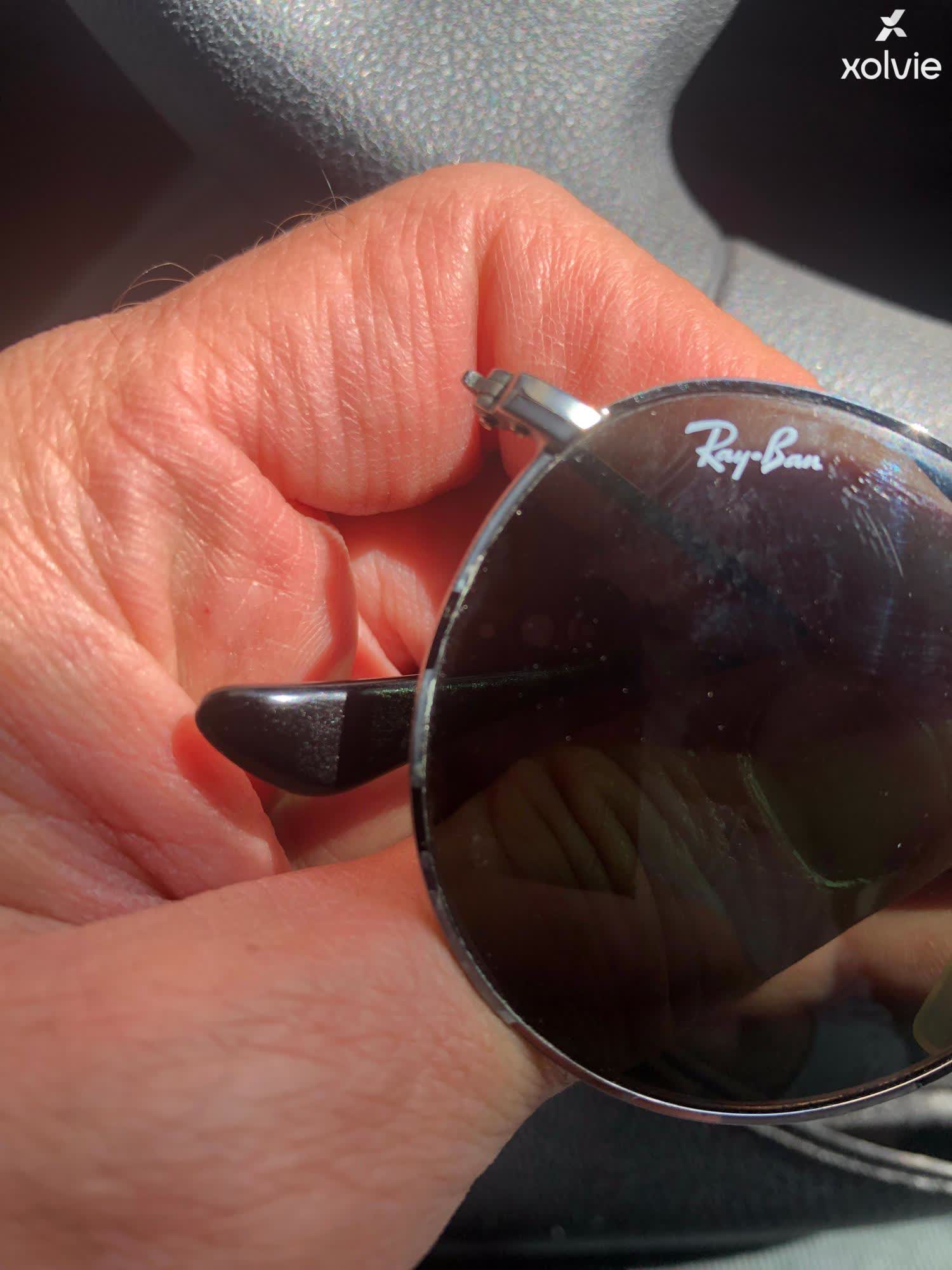 ay Ban Sunglasses Comes with original case Lens are scratched please see photos Scratches on my Ray-Ban Wayfarer Reverse : r/sunglasses main image 4