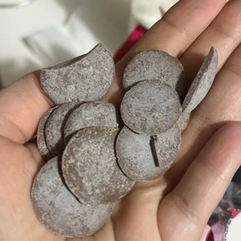Elit Sütlü Pul Çikolatanın Bozulmuş Görünümü Ve Değişim Talebi