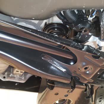 Akaryakıt İstasyonunda Fren Hortumu Demir Parçasının Eğilmesi