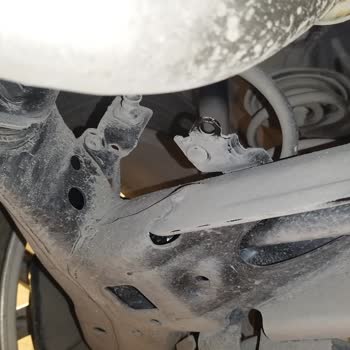 Akaryakıt İstasyonunda Fren Hortumu Demir Parçasının Eğilmesi