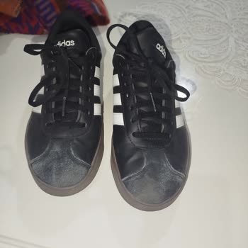 Kars Flo Mağazasında Garantili Adidas Ayakkabısının Renk Solması Reddi