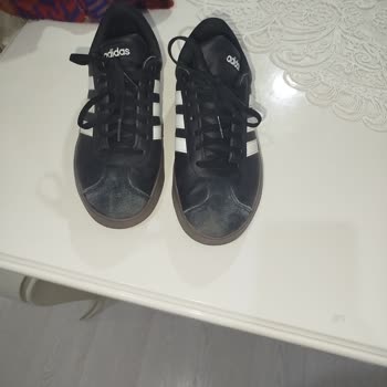 Kars Flo Mağazasında Garantili Adidas Ayakkabısının Renk Solması Reddi