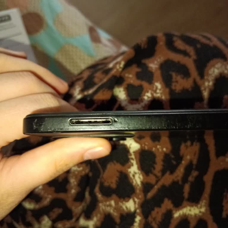 Garanti Servisi Hoparlörü Düzeltmedi Ve SIM Kart Yuvasını Eksik Bıraktı