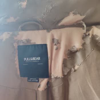Pull & Bear Montumun İç Derisinin Dökülmesi Üzerine Ürün Değişim Talebi