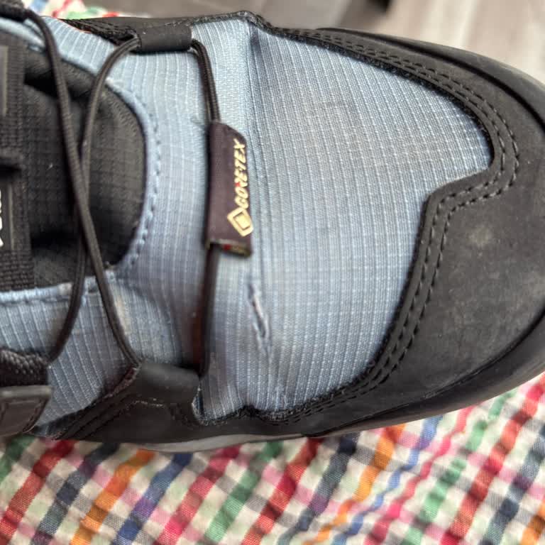Adidas Terrex Ayakkabısının Kısa Sürede Yırtılması Ve Barçın Müşteri Hizmetlerine Ulaşılamaması