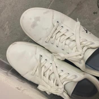 Calvin Klein Sneaker'de Deri Soyulması Ve Garanti Reddi