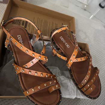 Hasarlı Deri Sandalet Ve Stoksuz Şubelerde Değişim İmkânsızlığı