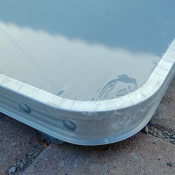 Defolu Ürün Ve Jelatinin Altındaki Büyük Atık