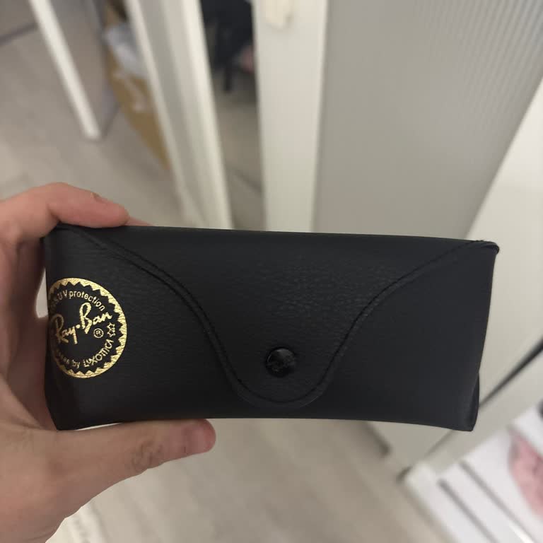 Kargo Apartmana Atıldı Ve Saygısız Telefon Konuşması