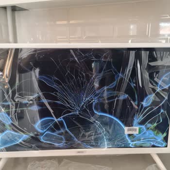 Media Markt'tan Bozuk Televizyon Ve Cevap Almama