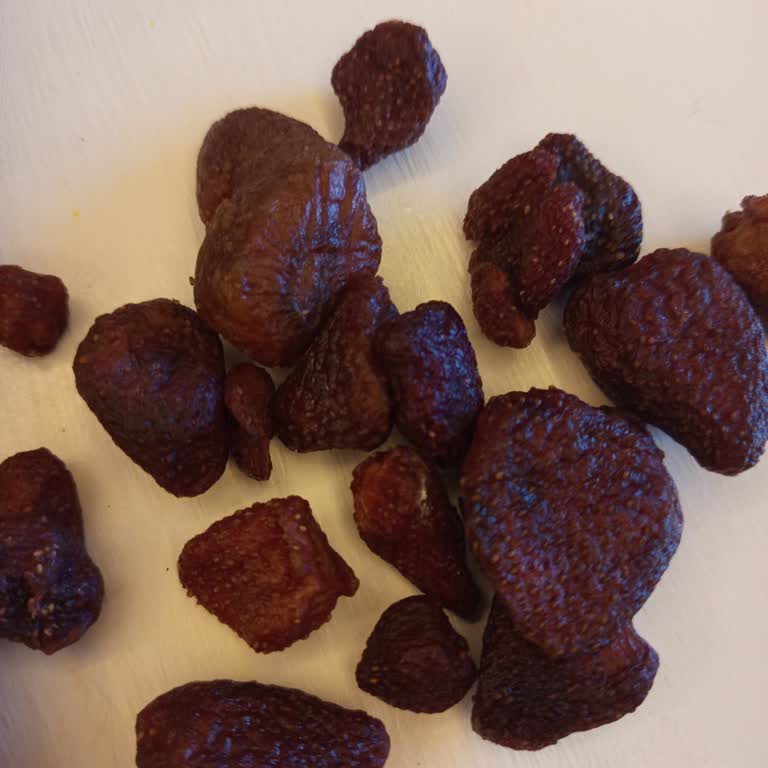 Perfect Kuru Çilek Ürününün Bozuk Tadı Ve Çürük Parçalar Sağlık Riski Oluşturuyor