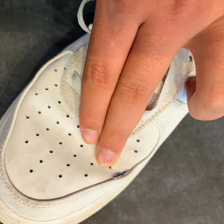 Ayıplı Nike Air Force 1 Luxe Ayakkabının Burun Açılması Ve İade Talebinin Reddedilmesi