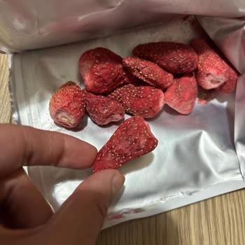 Pols Freeze Fresh Çilek Dondurulmuş Ürününün Bozuk Kokusu Ve Tadından Şikayet