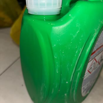 Domestoslu Çamaşır Suyu Dökülmesi, Araç Ve Kıyafet Zararına Neden Oldu, Şok Markette Cevapsızlık