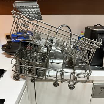 Teka Bulaşık Makinesinde Rafların Paslanması Ve Ücretsiz Değişim Talebi