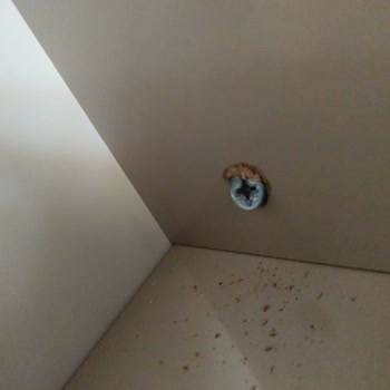 Ayıplı Ve Eksik Koltuk Takımı İle TV Ünitesi Teslimatı