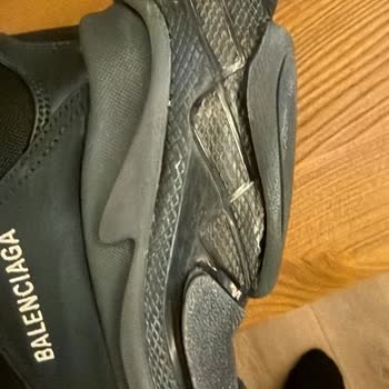 Açılmış Ve Lekeli Gönderilen Balenciaga Ve Valentino Ayakkabılarım Değiştirilsin