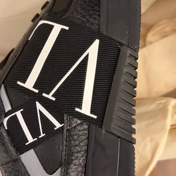 Açılmış Ve Lekeli Gönderilen Balenciaga Ve Valentino Ayakkabılarım Değiştirilsin