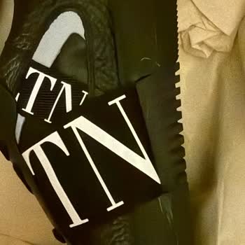 Açılmış Ve Lekeli Gönderilen Balenciaga Ve Valentino Ayakkabılarım Değiştirilsin