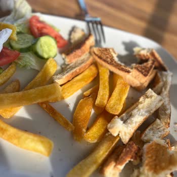 Mila Cafe Bistro Göksu’da Yanmış Tost Ve Yağlı Patatesle Kötü Hizmet