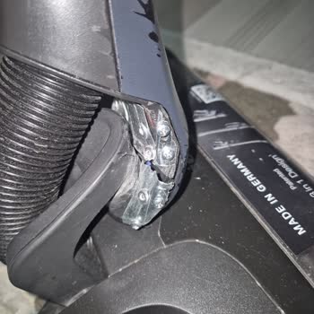 Miele Dikey Süpürge Başlığı Kırıldı, Garanti Kapsamı Reddedildi