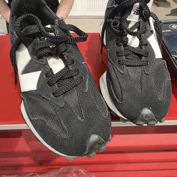 New Balance Ayakkabımın Bilek İç Kısmı 1 Yılda Yırtıldı, Mağaza Kullanıcı Hatası İddiası