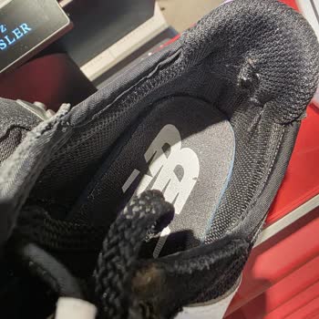 New Balance Ayakkabımın Bilek İç Kısmı 1 Yılda Yırtıldı, Mağaza Kullanıcı Hatası İddiası