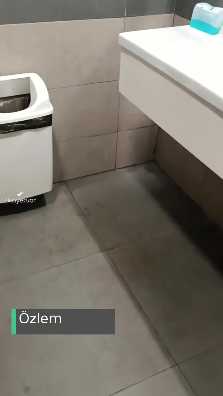 İzmir Bayraklı Şehir Hastanesi Temizliğe Dikkat Edilmemesi videonun kapak resmi
