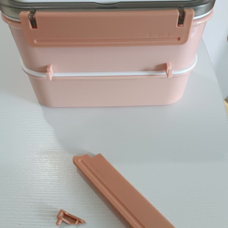Kırılan Kilit Mekanizmasıyla Kullanılamaz Bento Box Ve Yedek Parça Yok