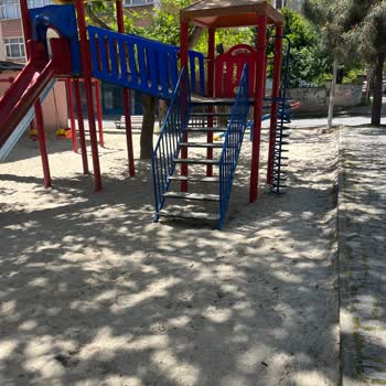 Yıldız Kenter Parkı Çocuk Oyun Alanında Kum Zemininin Güvenlik Ve Hijyen Sorunları