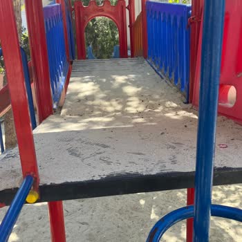 Yıldız Kenter Parkı Çocuk Oyun Alanında Kum Zemininin Güvenlik Ve Hijyen Sorunları