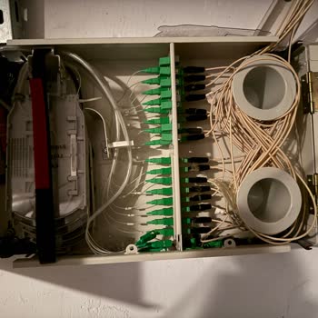 Kadıköy Suadiye Mahallesi'nde İnternet Kesintisi Ve Kablolama Sorunu İçin Acil Onarım Talebi