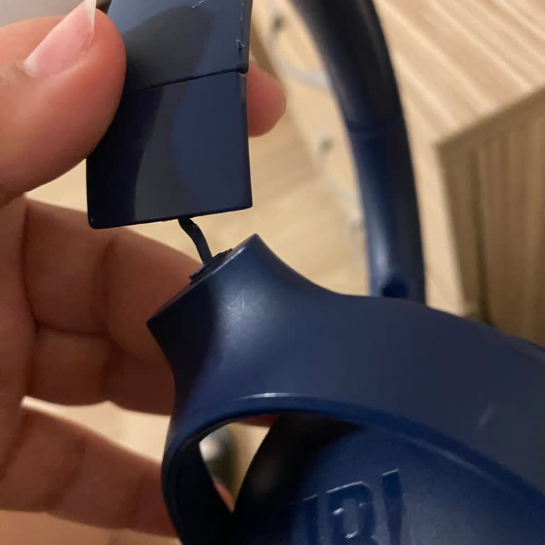 JBL 520 BT Kulaklıkta Bağlantı Noktasının Aniden Hasar Alması