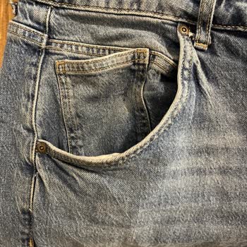 İzmir Konak YKM Mağazasında Pantolon Dikiş Hatası Reddedildi