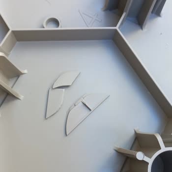 Kırık Gelen Depolama Dolabı Ve Uzun Bekleme Süreci