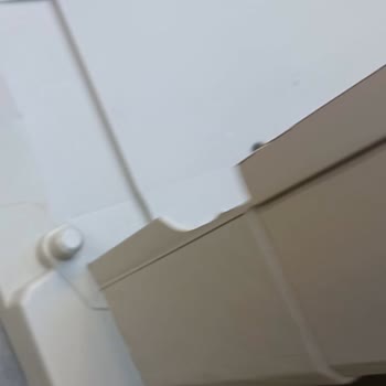 Kırık Gelen Depolama Dolabı Ve Uzun Bekleme Süreci