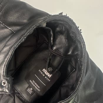 Mavi Deri Montun Derisi Soyuluyor Ve Yırtılıyor