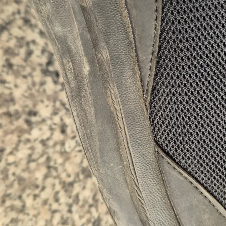 İki Hafta İçinde Yırtılan Kinetix Koşu Ayakkabısı Ayıplı Ürün