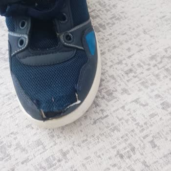 Muş FLO Mağazasında Satın Alınan Ayakkabı Bir Ay İçinde Yırtıldı, Garanti Talebi Haksızca Reddedildi