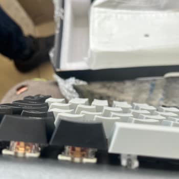 Klavye Tuşları Gömük Ve Çalışmıyor, Hediye Anahtarlık Yok