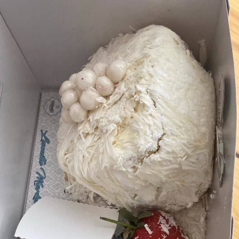 Deforme Ve Bayat Doğum Günü Pastası Teslimatı