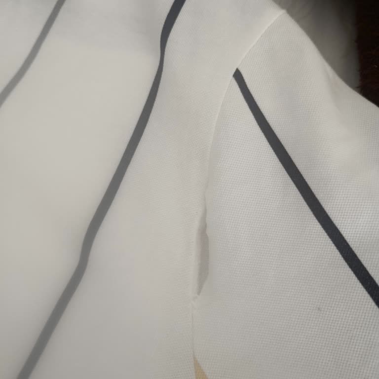 Kolunda Büyük Yırtık Olan Tişört İçin Hızlı İade Talebi