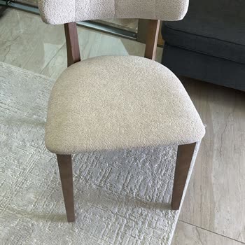 Calmera Sandalyelerde Yanlış Ayak Rengi Ve Bilgi Çelişkisi