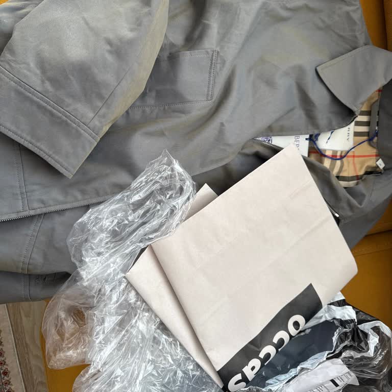 Yırtık Burberry Çanta Ve Kırışık Mont Şeffaf Poşetle Gönderildi İade Talebi