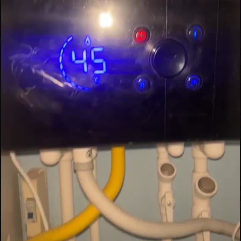 Daikin Kombide Sürekli Sıcak Su Arızası Ve Acil Değişim Talebi