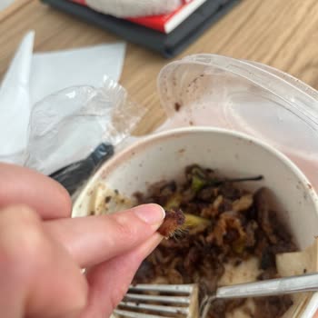 Hijyen İhlali Ve Dönerde Kıllı Parça: İade Ve Açıklama Talebi