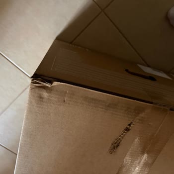 Hasarlı Koliyle Gelen Samsung Projeksiyon Cihazı İçin Değişim Talebi